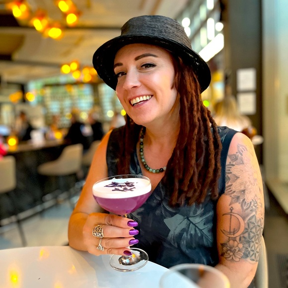 Meet your Posher, Jessica - Picture 1 of 1